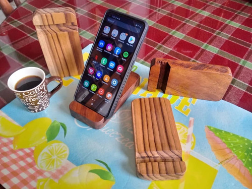 Elegante Base Para Celular En Fina Madera