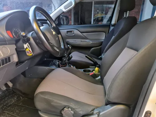 Mitsubishi L200 2.5cc MT AA 4X4
