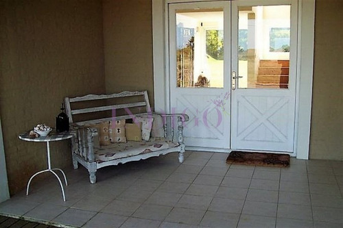 Casa En Venta Y Alquiler Frente Al Mar En Montoya, 4 Dormitorios .- Ref: 136