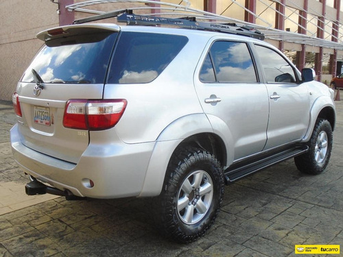 Toyota Fortuner 4x2 - Automática