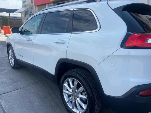 Imagen 3 de 15 de Jeep Cherokee 2015 2.4 Latitude Mt