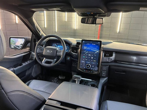 Ford F-150 Lightning 5.4 V-8 2p 2023