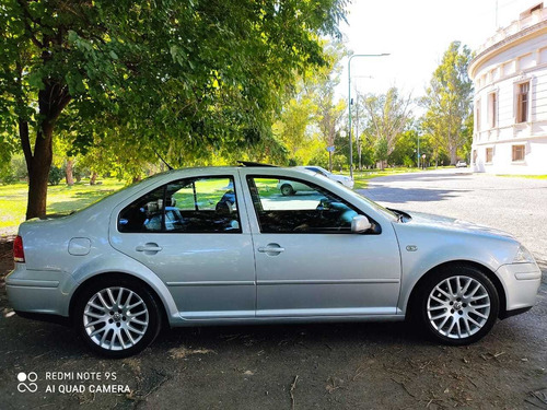 Volkswagen Bora 1.8 Highline T 180cv Cuero 2014