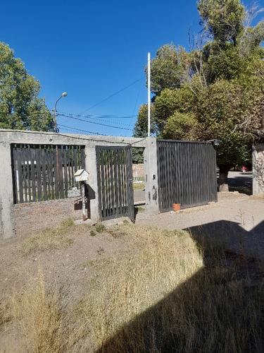 Casa En Barrio Semi Privado,3 Dormitorios,cocina,comedor Bañ