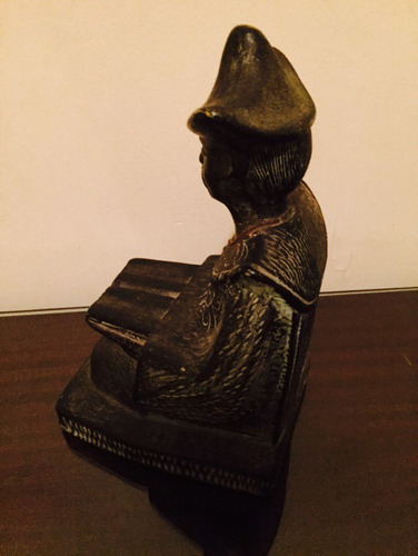 Estatuilla De Chinito Sentado