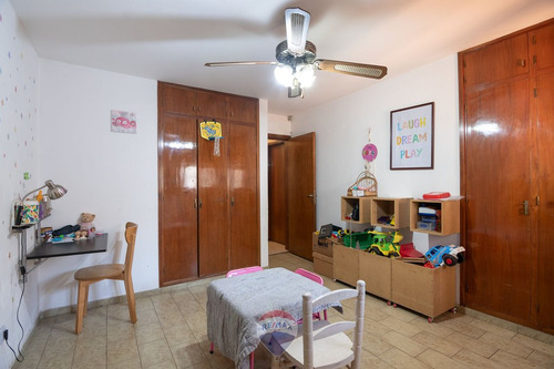 Venta Casa 5 Dorm Cochera Poeta Lugones Cba