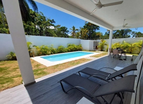 Villa De 3 Habitaciones Con Piscina En Venta, Centro Del Pueblo, Las Terrenas, Samaná