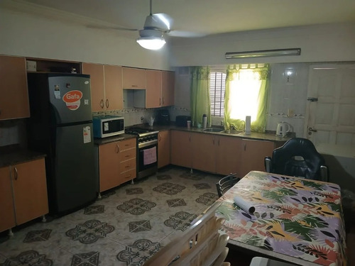 Excelente Casa Familiar Con Gran Patio Y Pileta