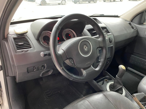 Renault Megane 1.6 DYNAMIQUE GRAND TOUR 16V FLEX 4P MANUAL