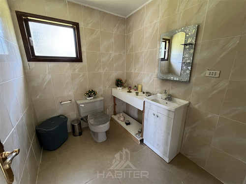 Casa En Venta De 5 Dorm. Con Parcela En Yerbas Buenas
