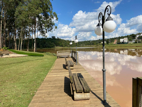 Lindo Lote De 450 M2 No Asfalto Em Loteamento Fechado Com Portaria 24hs, Clube, Mercado, Lago.