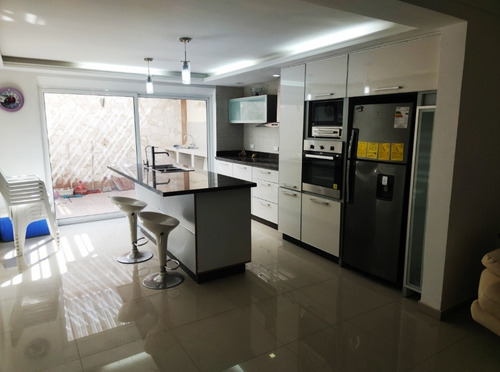 Imagen 3 de 7 de Townhouses Venta Mar De Oriente Nueva Barcelona