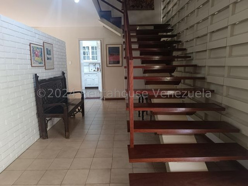 Imponente Quinta En Venta Ubicada En Chuao. 25-16410