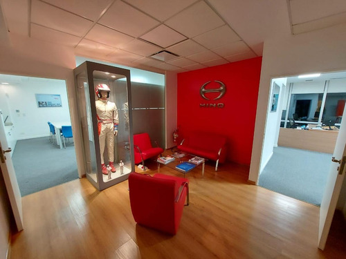 Imagen 3 de 12 de Excelente Oficina En Juan Carlos Cruz Al 2300 De 192 M2 Cubiertos