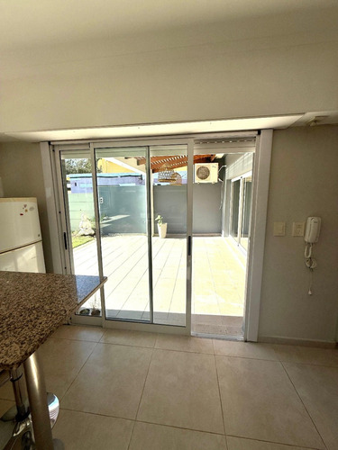 Importante Casa A Metros De La Laguna (barrio Esteban Echeverría)
