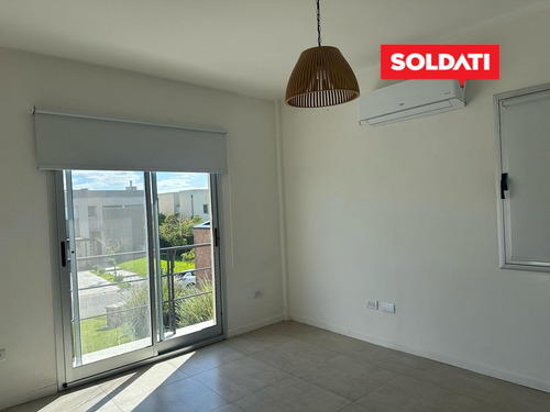 Venta 3 Cuartos Y Escritorio. Pileta, Parrilla, Piscina.