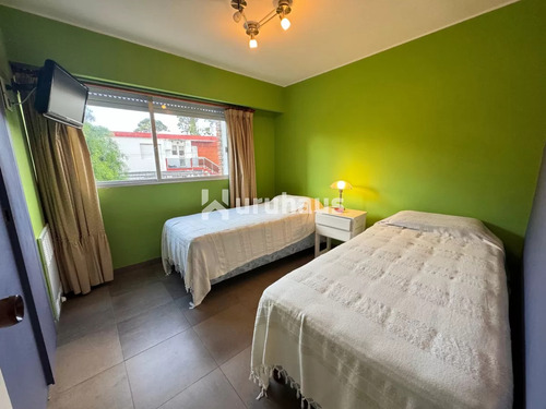 Apartamento 2 Dormitorios Con Terraza Cerrada Y Parrillero