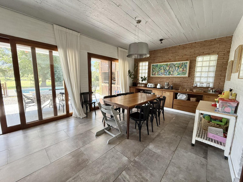 Impecable Casa Con Jardin, Parrilla Y Pileta En Venta - Vista Al Golf - Club Nautico Escobar