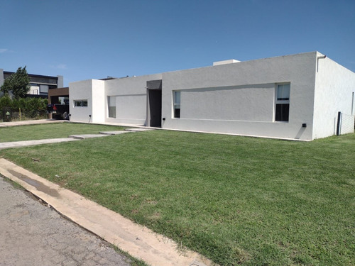 Imagen 4 de 17 de Casa En Venta De 3 Dormitorios C/ Cochera En Guernica