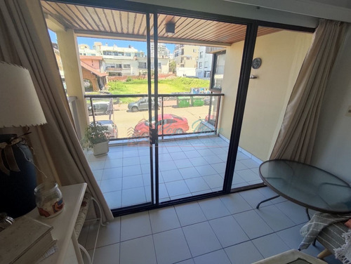 Imagen 9 de 27 de Apartamento En Venta 2 Dormitorios, Frente A Playa El Emir