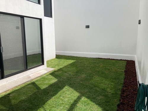Imagen 9 de 14 de Venta,casa Grande De 6 Recamaras Y 4.5 Baños Con Jardín 40m2