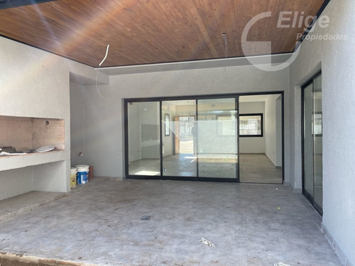 Imagen 8 de 13 de En Villa Belgrano, Casa 4 Dormitorios, En Housing Ochentas
