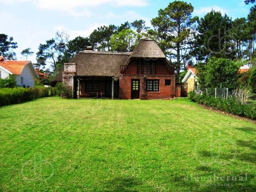 Punta Del Este, Pinares, 4 Dormitorios.- Ref: 2627