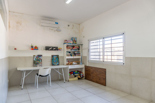 Venta De Casa Con Fondo De Comercio En Olivos