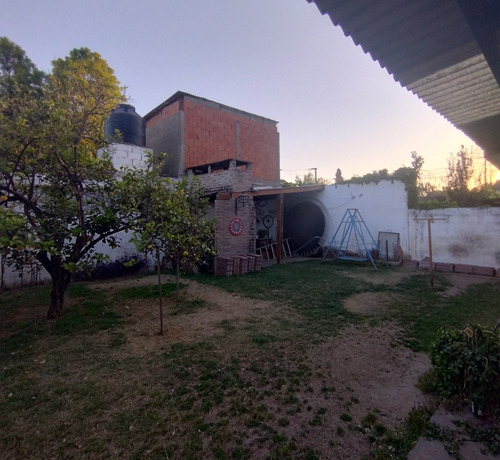 Casa De 3 Dorm. En Villa Allende