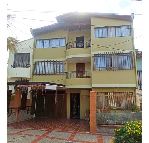 Venta De Casa Unifamiliar De 3 Niveles En Alameda, Rionegro