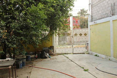 En Venta Casa En Chalco, A Media Calle De Estacion Del Trolebus 200m2
