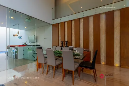 Casa De Lujo Con Alberca En Venta Zona Andares
