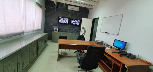 Imagen 3 de 10 de En Venta Edificio Industrial Con La Mejor Ubicacion Del Oeste Catia Mn04141187711