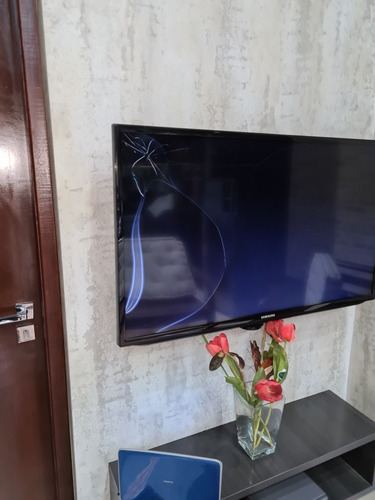 Smart Tv Samsung Usada 40 Com Tela Trincada