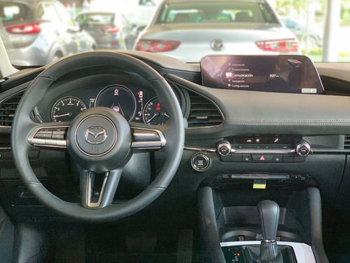Imagen 11 de 15 de Mazda 3 Hibrido Touring Rojo Diamante