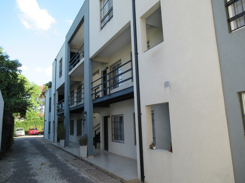 Imagen 5 de 14 de Departamento 2 Ambientes Planta Alta Villa Morra Pilar