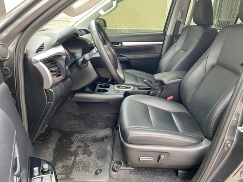 Toyota Hilux v6 nafta