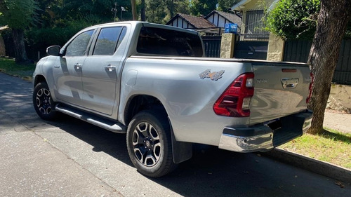 Imagen 2 de 15 de Toyota Hilux 4x4 Dc Srx 2.8 6 Att 204cv Automat Linea Nueva