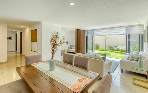 Se Vende Casa Entre El Refugio Y Zibata, 139 M2, Gran Jardín, 3 Recamaras
