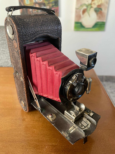 Antigua Cámara Fotográfica Kodak Roja