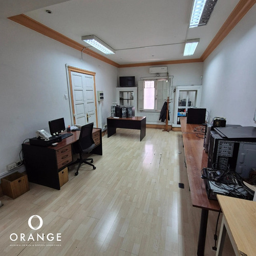 Amplia Casona De 270 M² Para Oficinas En Centro De Santiago