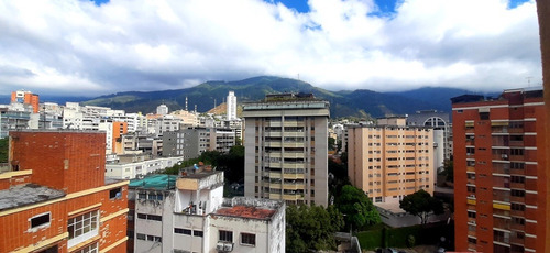 Apartamento En Venta Urb. Las Palmas C-19855