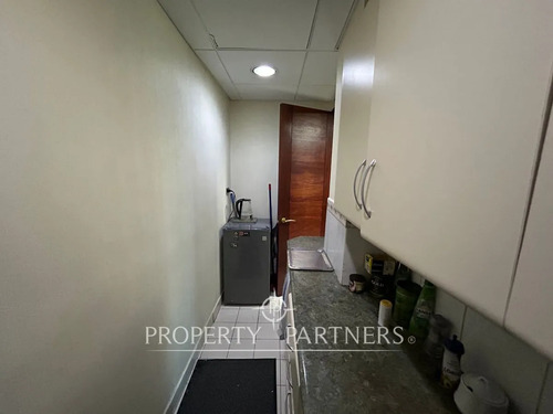 Oficina En Av. Apoquindo - Av. Manquehue, Las Cond...