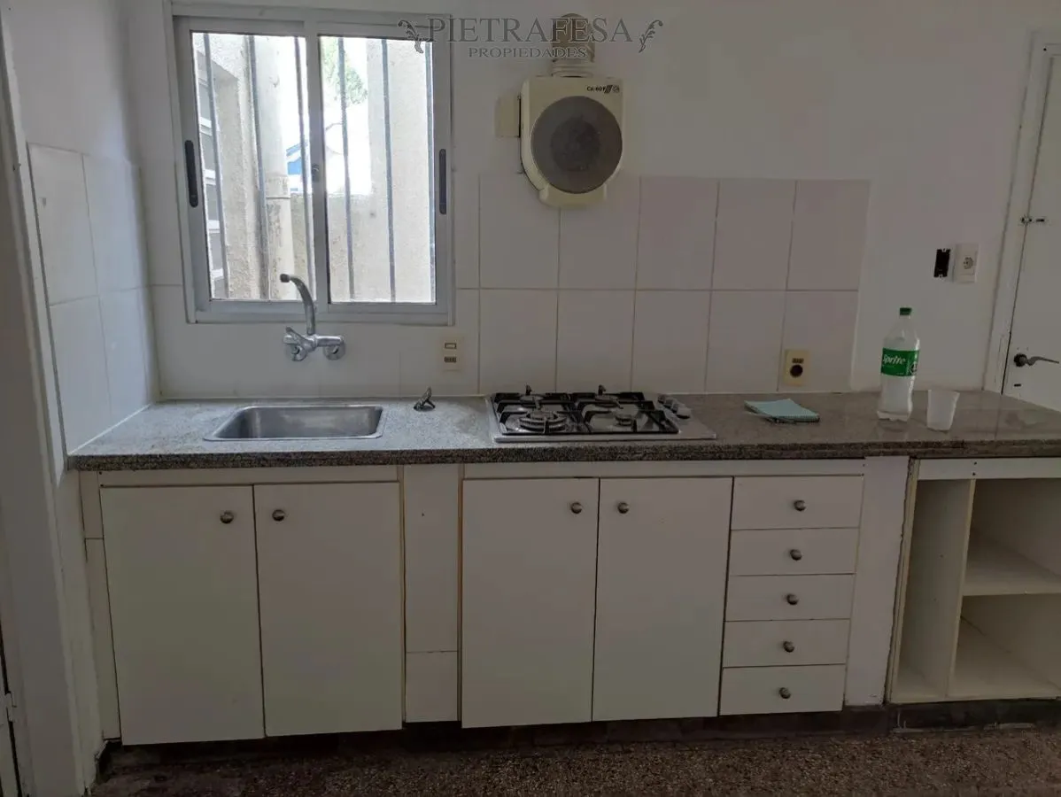 Apartamento En Alquiler, 3 Dormitorios, 1 Baño, Patio Con Parrillero. Nuevo Paris. · Foto 3