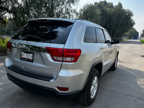 Jeep Grand Cherokee Laredo V6 4x2 At