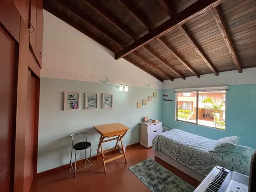 Casa De Dos Niveles En Envigado