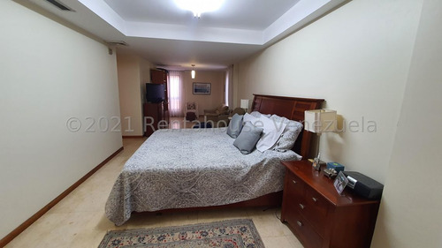Imagen 10 de 13 de Apartamento Venta Los Naranjos De Las Mercedes Espectacular Duplex Ubicado En Calle Cerrada De Una Exclusiva Zona, Edificio Pequeño