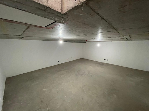 Arriendo Local Comercial 43,21 M2 + Subt. 45,51 M2, Metro Ul