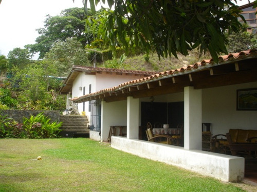 Casa De 3 Niveles, 4 Habitaciones Más 4 Baños (cod. 1799)