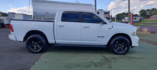 RAM Ram Classic 5.7 Laramie Night Edition Cab. Dupla 4X4 Aut. 4P